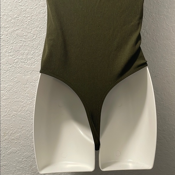 Bozzolo Olive Green Sleeveless Bodysuit - Picture 6 of 8